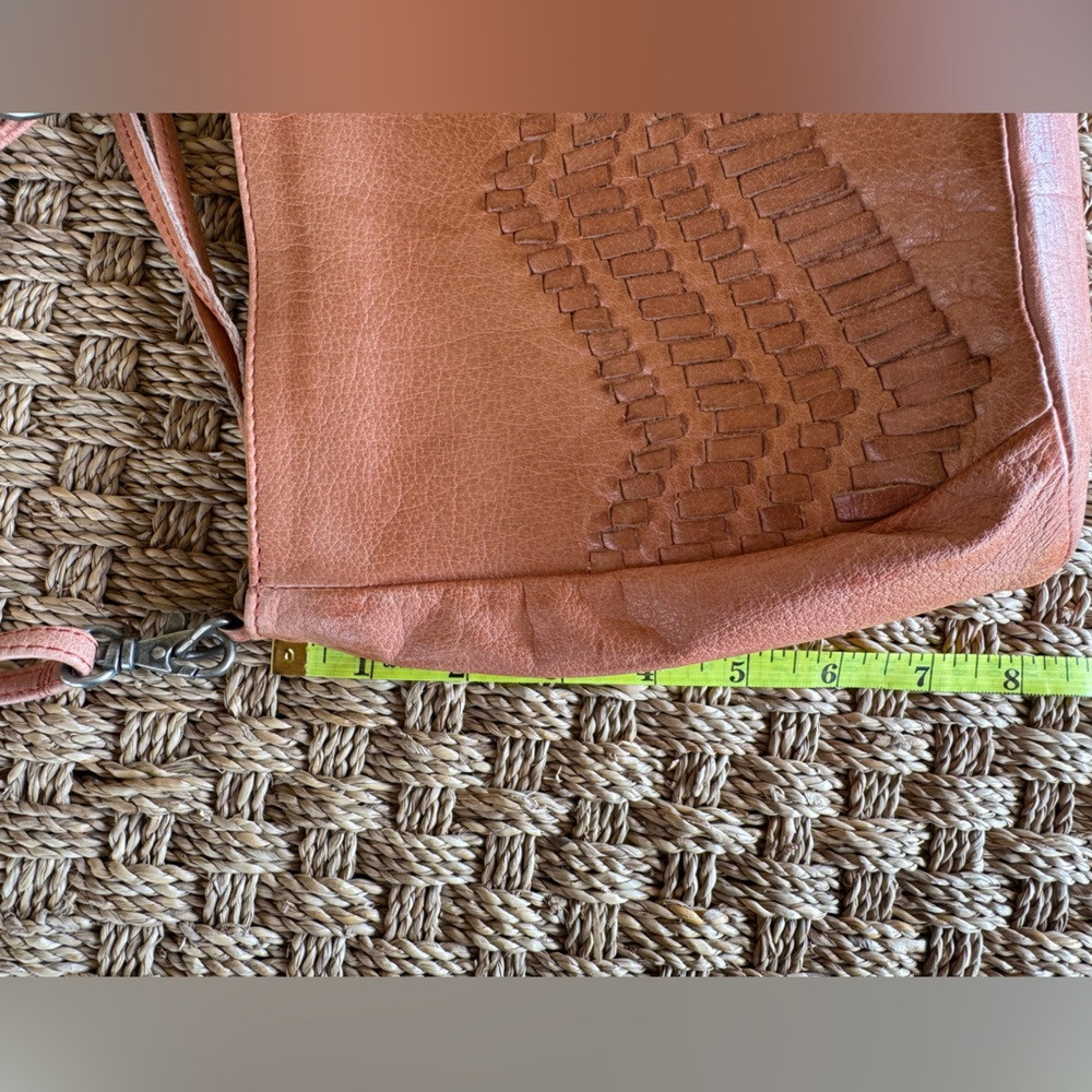 Day and Mood leather Peony Crossbody bag woven design - Picture 12 of 13